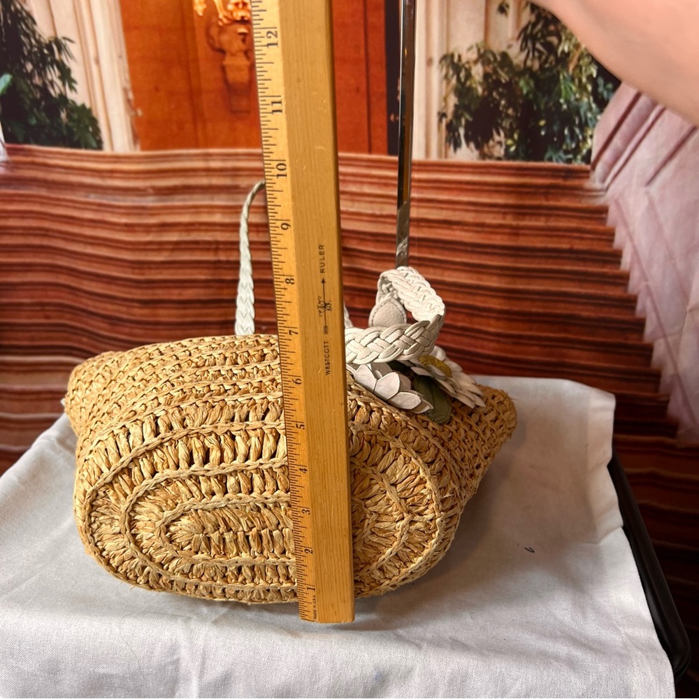 Brighton Straw Shoulder Bag with White & Yellow Daisy Appliqués - Picture 11 of 16